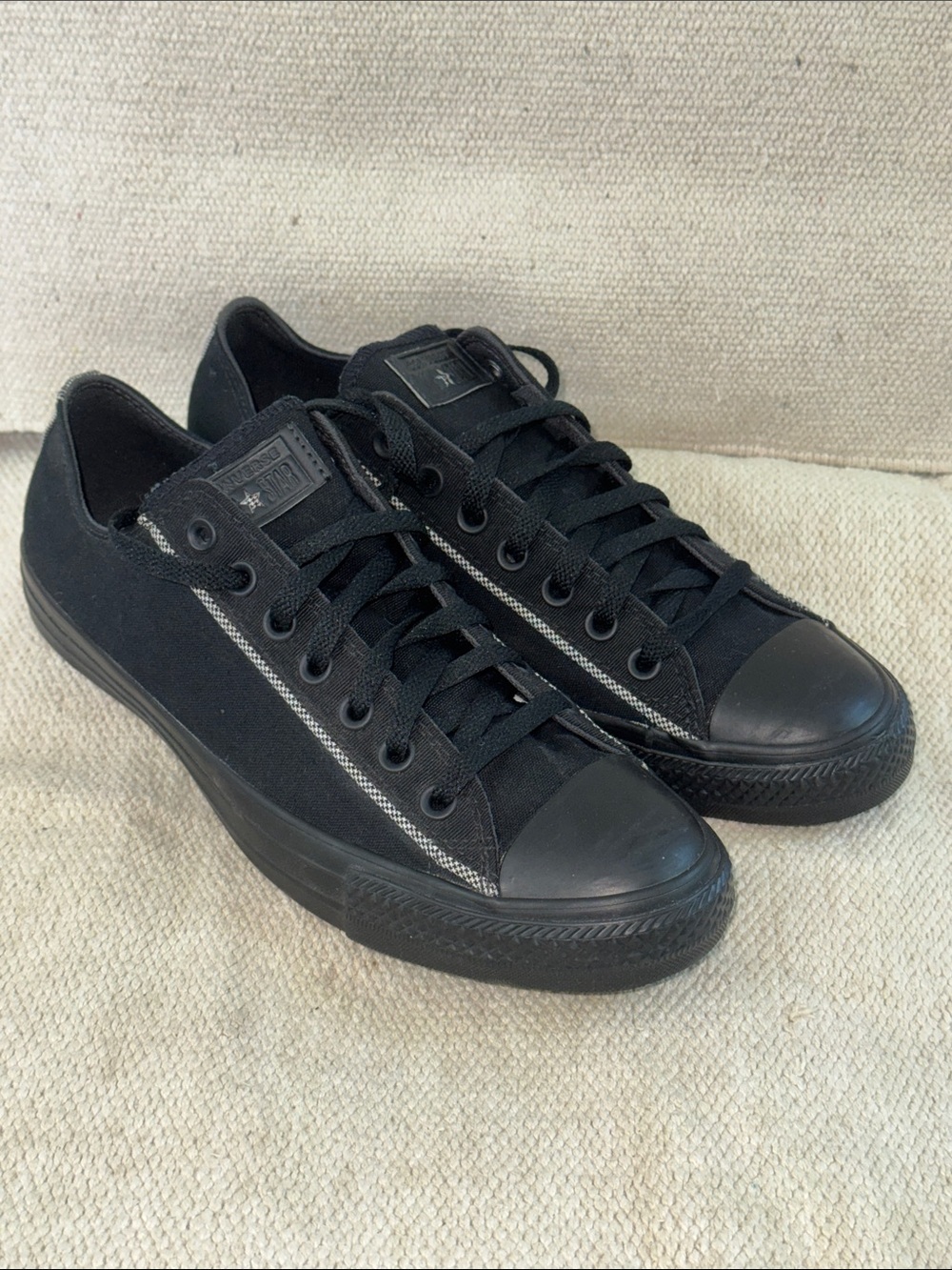 Converse all star Men's size 10 / women’s 12 Low-Top Black Canvas Sneakers